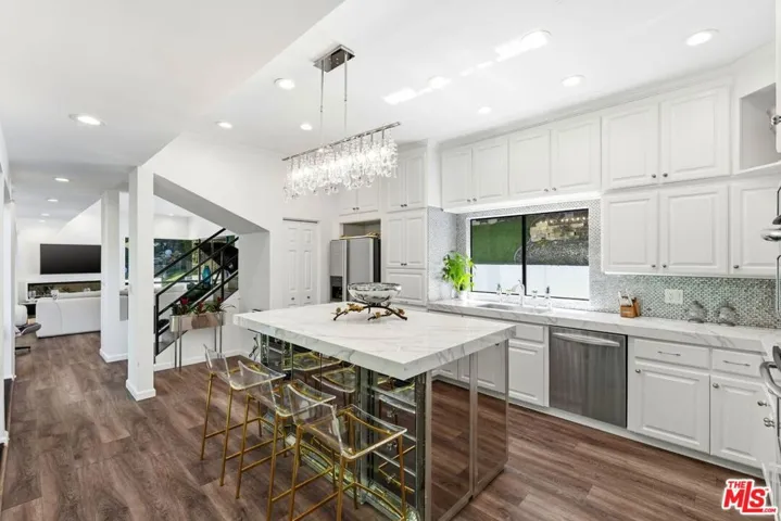 2350 Benedict Canyon Drive, Beverly Hills, California 90210