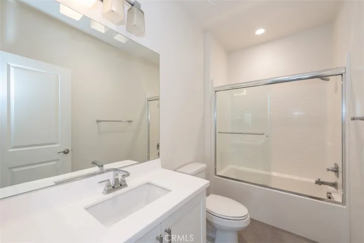 bathroom at third level next to the loft