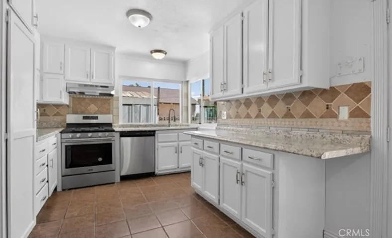 44520 Fenhold, Lancaster, California 93535