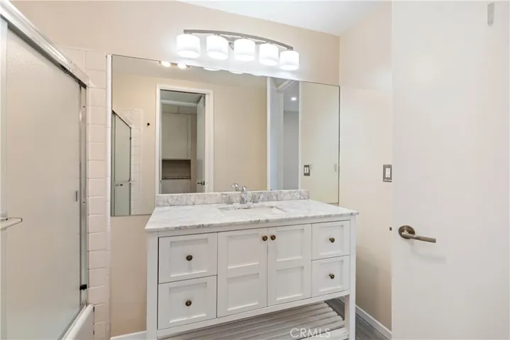 5340 Yarmouth Avenue 108, Los Angeles, California 91316