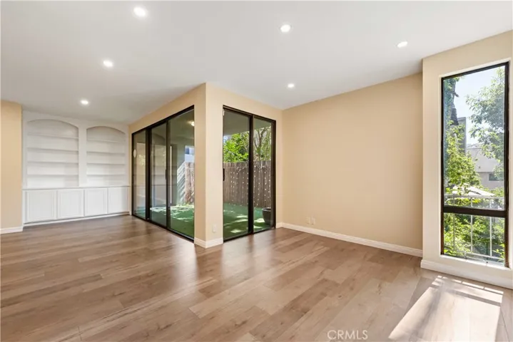 5340 Yarmouth Avenue 108, Los Angeles, California 91316