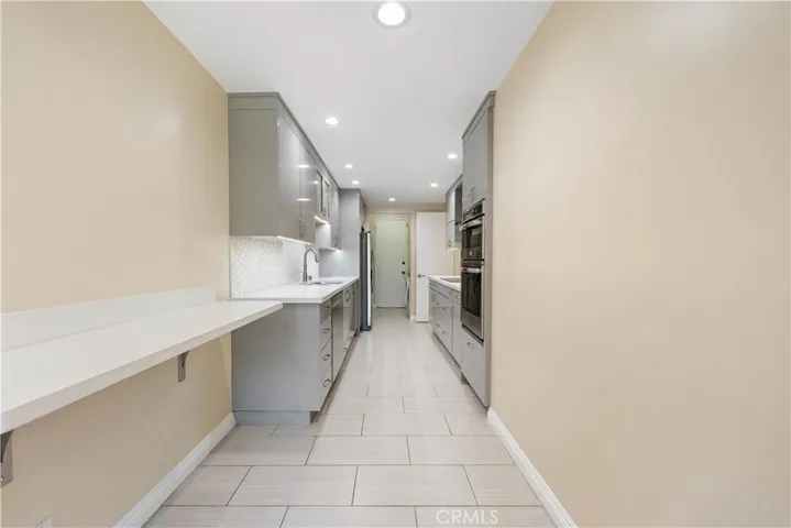 5340 Yarmouth Avenue 108, Los Angeles, California 91316