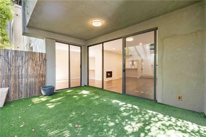 5340 Yarmouth Avenue 108, Los Angeles, California 91316