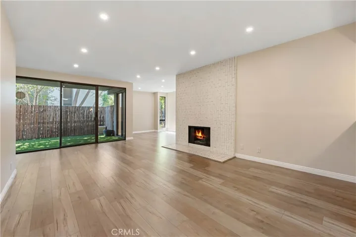 5340 Yarmouth Avenue 108, Los Angeles, California 91316