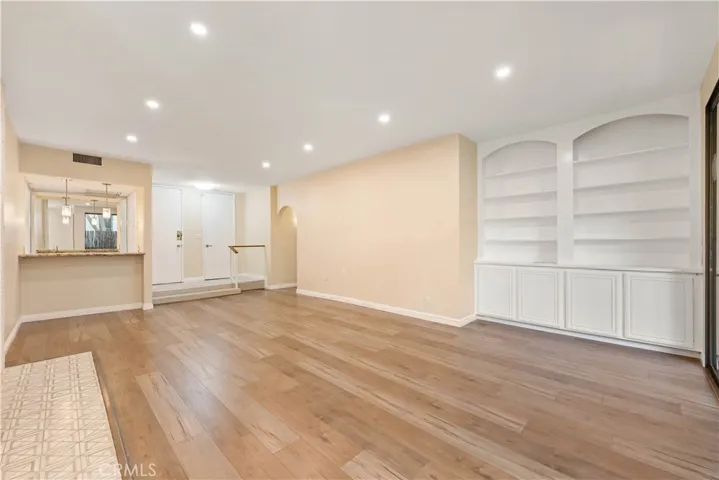 5340 Yarmouth Avenue 108, Los Angeles, California 91316