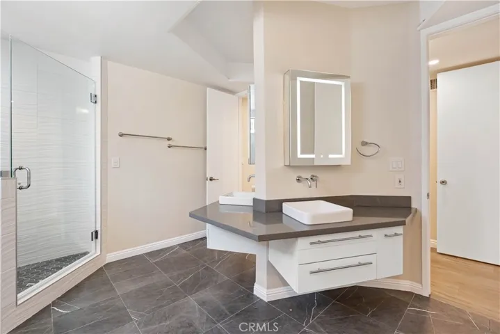 5340 Yarmouth Avenue 108, Los Angeles, California 91316