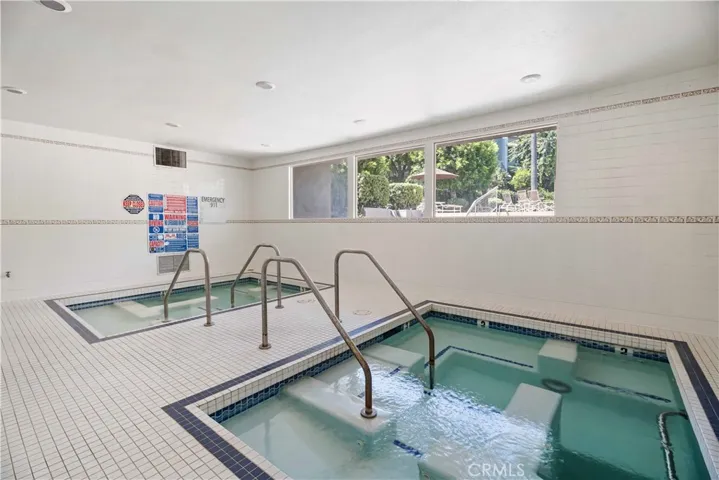 5340 Yarmouth Avenue 108, Los Angeles, California 91316
