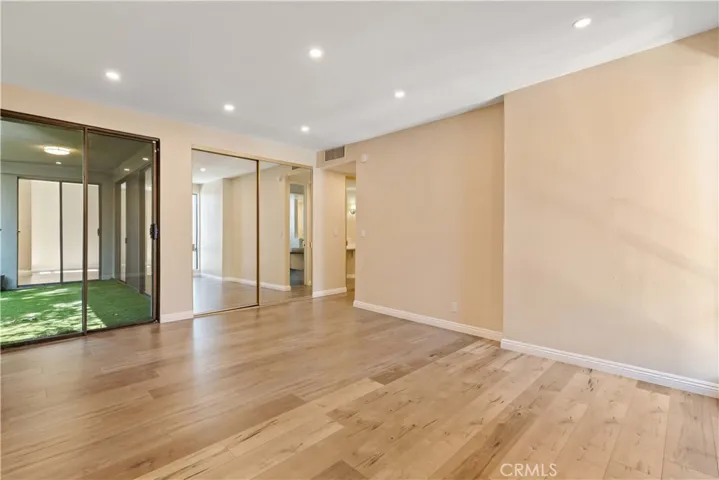 5340 Yarmouth Avenue 108, Los Angeles, California 91316