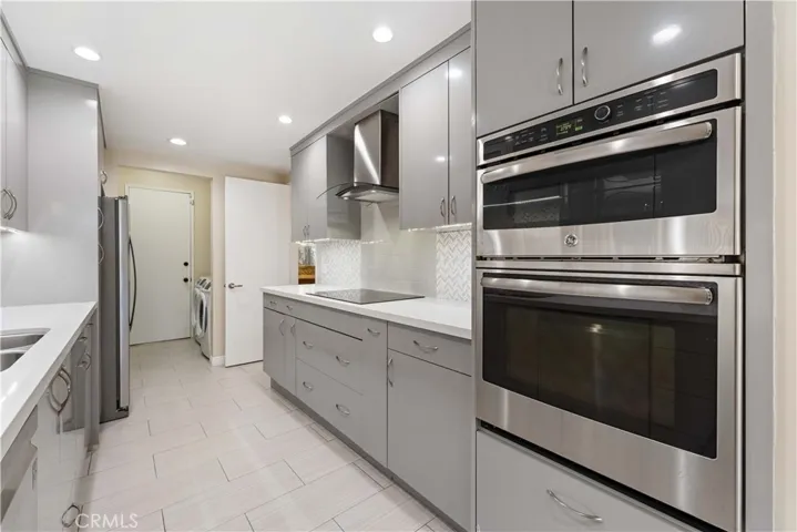 5340 Yarmouth Avenue 108, Los Angeles, California 91316