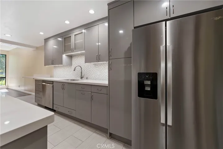 5340 Yarmouth Avenue 108, Los Angeles, California 91316