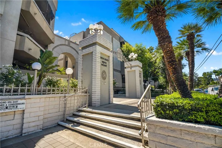 5340 Yarmouth Avenue 108, Los Angeles, California 91316