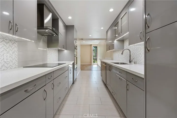 5340 Yarmouth Avenue 108, Los Angeles, California 91316