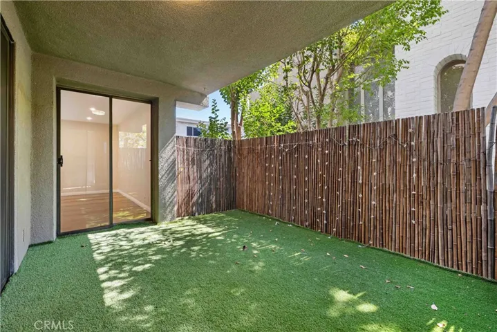 5340 Yarmouth Avenue 108, Los Angeles, California 91316