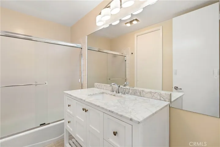 5340 Yarmouth Avenue 108, Los Angeles, California 91316