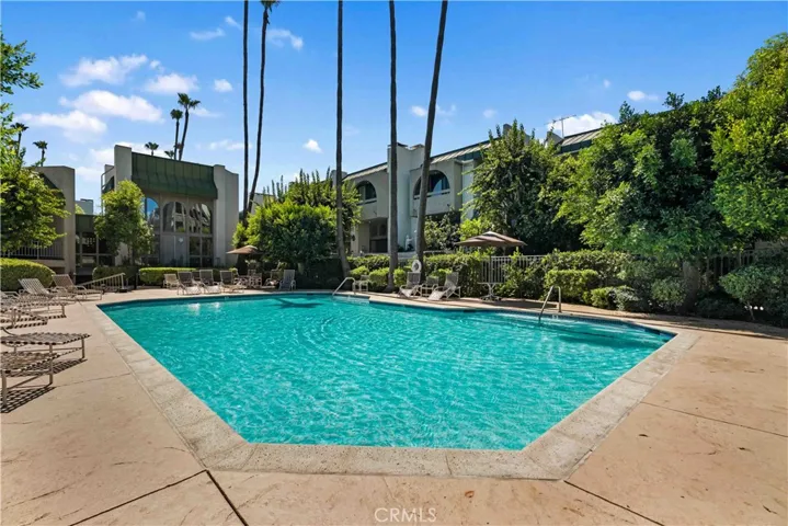 5340 Yarmouth Avenue 108, Los Angeles, California 91316