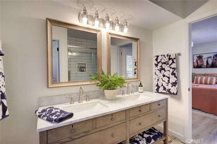 Guest bathroom, double sinks