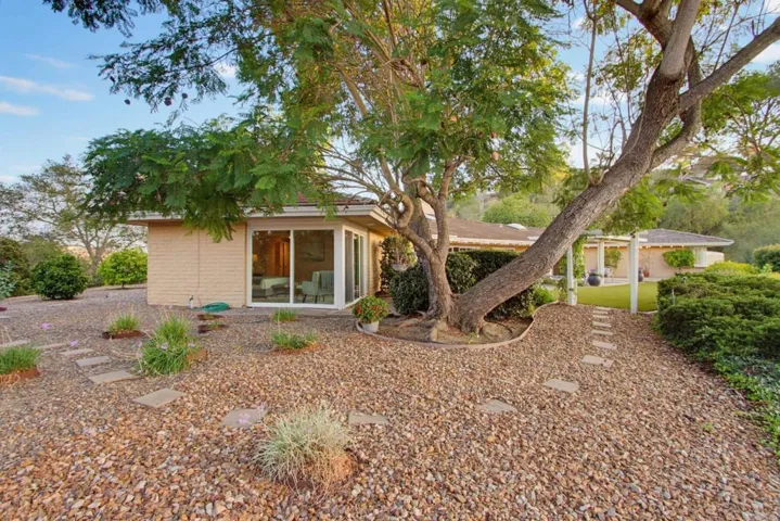 3088 Skycrest Drive, Fallbrook, California 92028