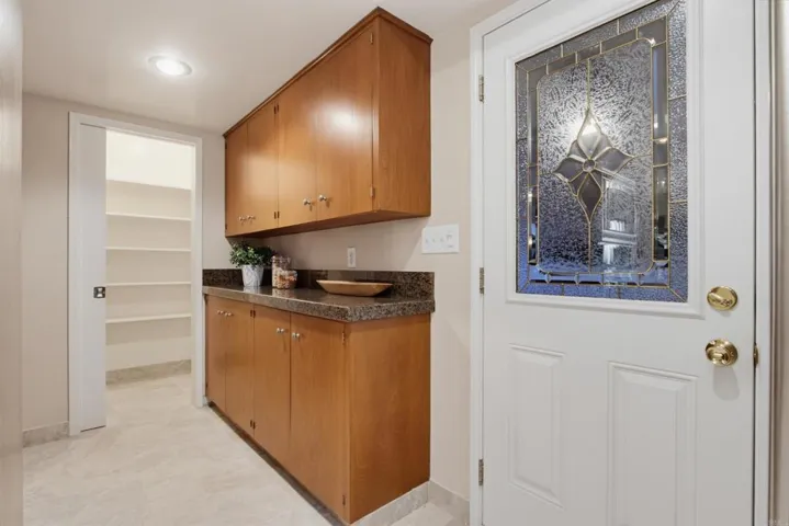 Walk-in Pantry