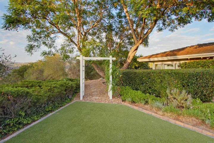 3088 Skycrest Drive, Fallbrook, California 92028