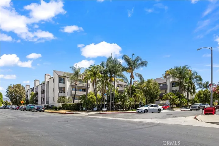 20253 Keswick Street 323, Winnetka, California 91306