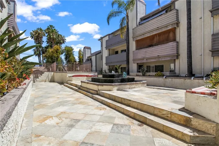 20253 Keswick Street 323, Winnetka, California 91306