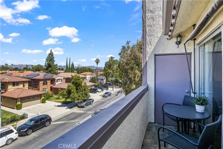 20253 Keswick Street 323, Winnetka, California 91306