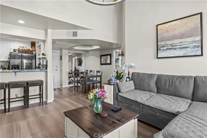 20253 Keswick Street 323, Winnetka, California 91306