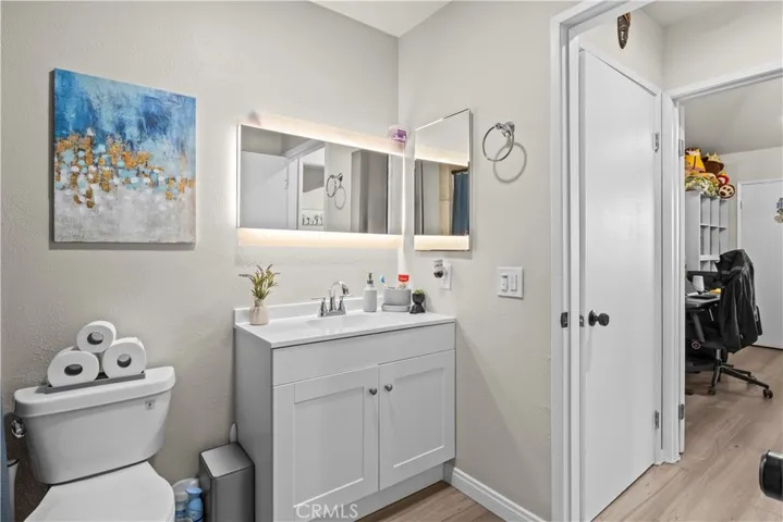 20253 Keswick Street 323, Winnetka, California 91306
