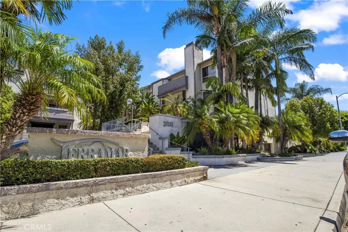 20253 Keswick Street 323, Winnetka, California 91306