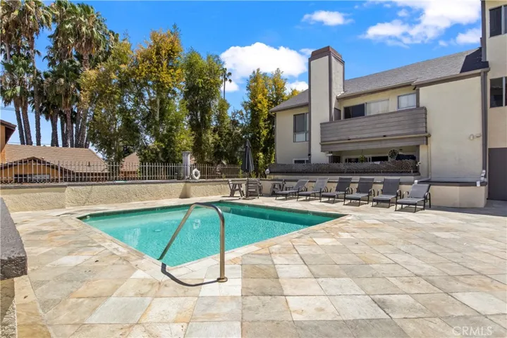 20253 Keswick Street 323, Winnetka, California 91306