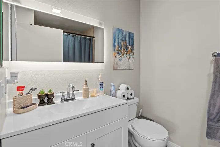 20253 Keswick Street 323, Winnetka, California 91306