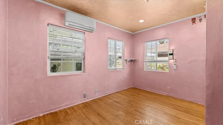 9501 Baird Ave, Los Angeles, California 90002