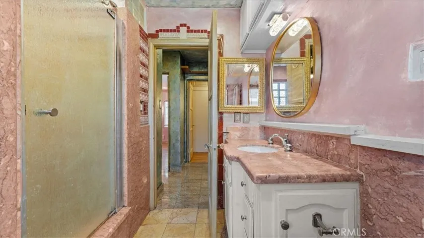 9501 Baird Ave, Los Angeles, California 90002