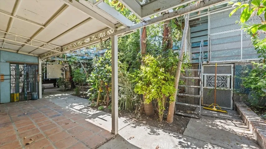9501 Baird Ave, Los Angeles, California 90002