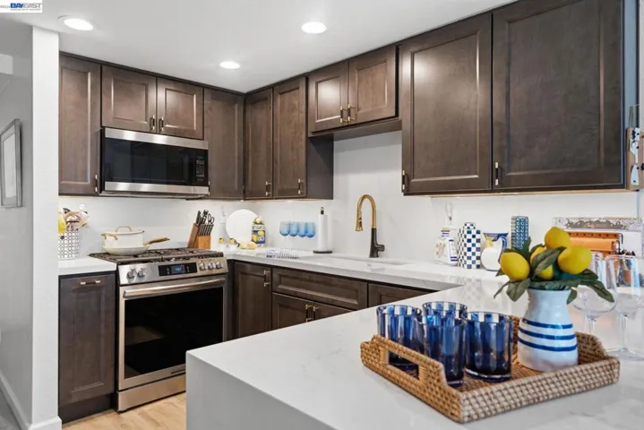 5050 Canyon Crest 18, Riverside, California 92507