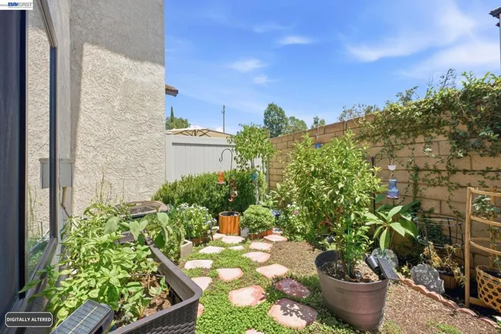 5050 Canyon Crest 18, Riverside, California 92507