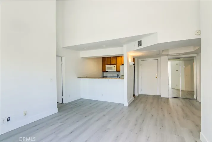 20253 Keswick Street 318, Winnetka, California 91306