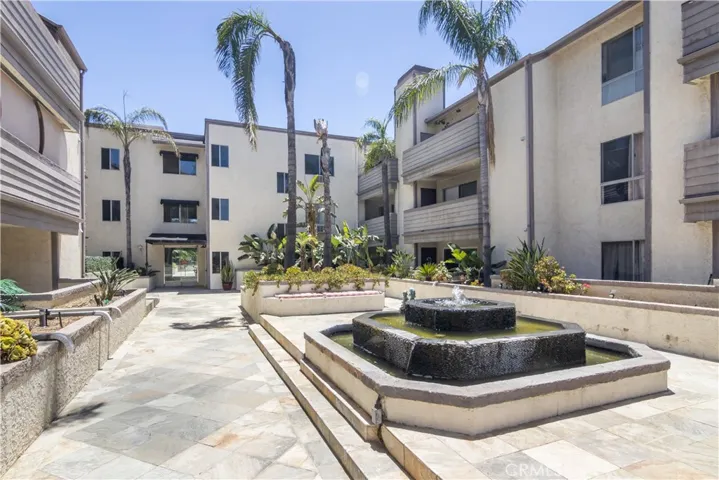 20253 Keswick Street 318, Winnetka, California 91306