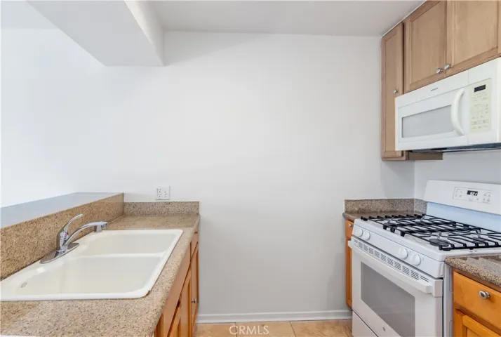 20253 Keswick Street 318, Winnetka, California 91306