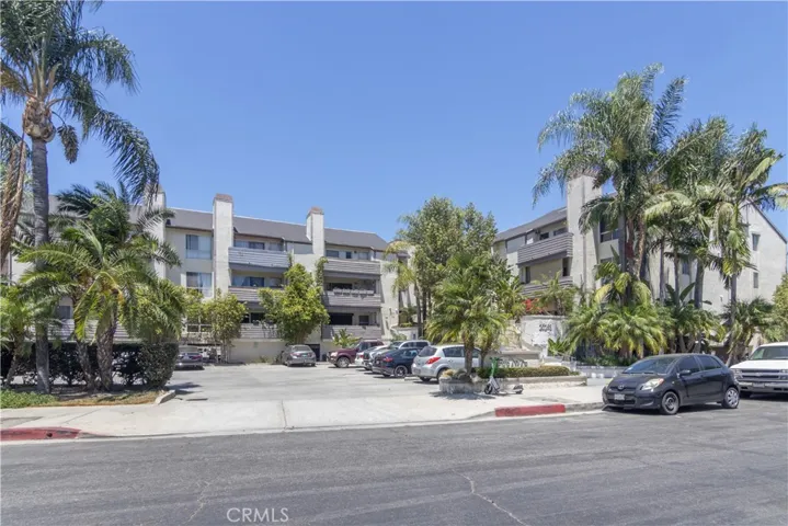 20253 Keswick Street 318, Winnetka, California 91306