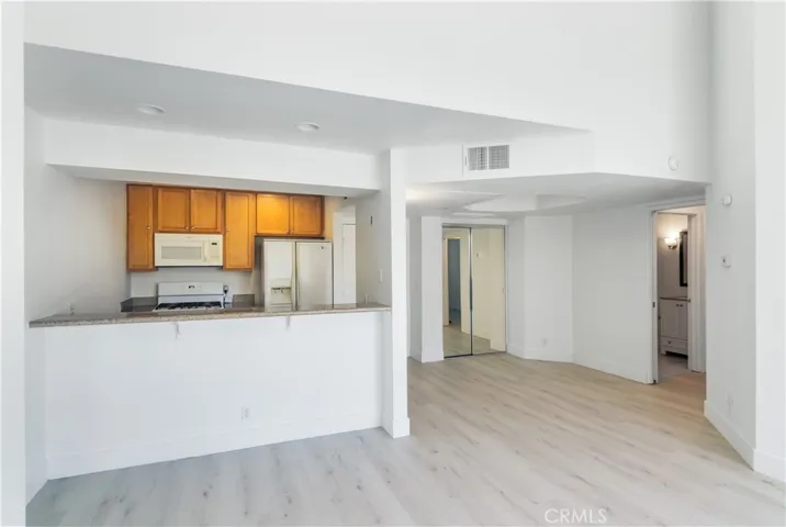 20253 Keswick Street 318, Winnetka, California 91306