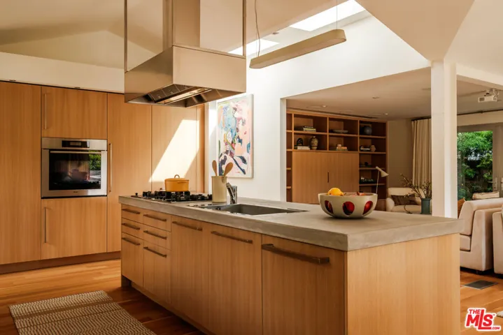 558 Stassi Lane, Santa Monica, California 90402