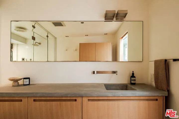 558 Stassi Lane, Santa Monica, California 90402