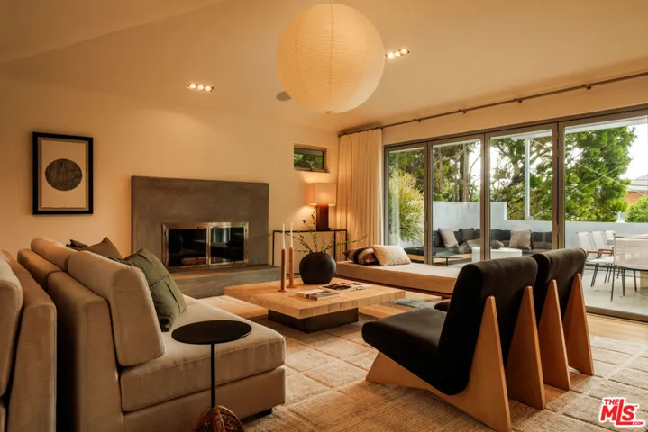 558 Stassi Lane, Santa Monica, California 90402