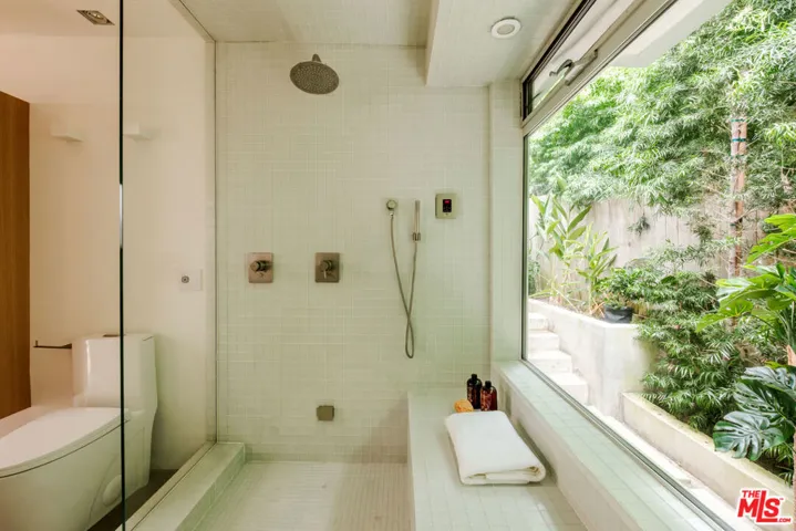 558 Stassi Lane, Santa Monica, California 90402