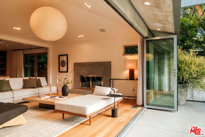558 Stassi Lane, Santa Monica, California 90402