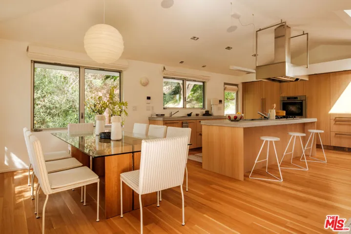 558 Stassi Lane, Santa Monica, California 90402