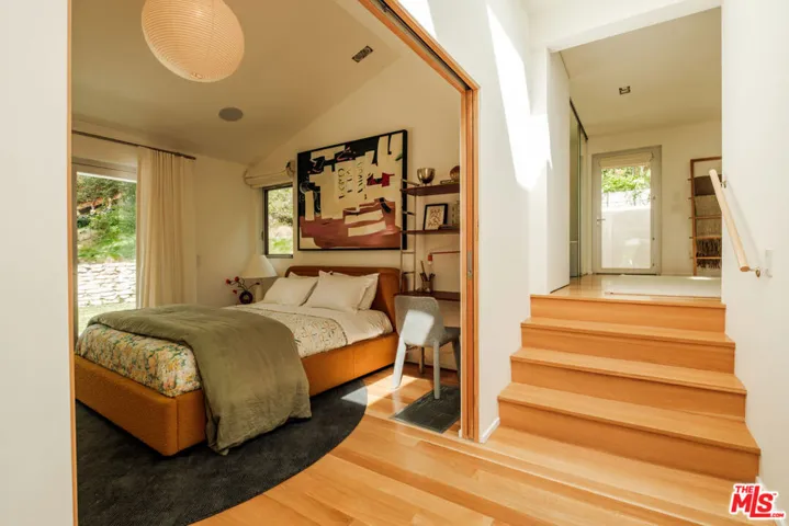 558 Stassi Lane, Santa Monica, California 90402