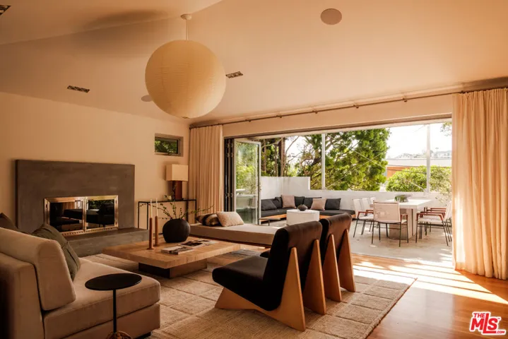 558 Stassi Lane, Santa Monica, California 90402
