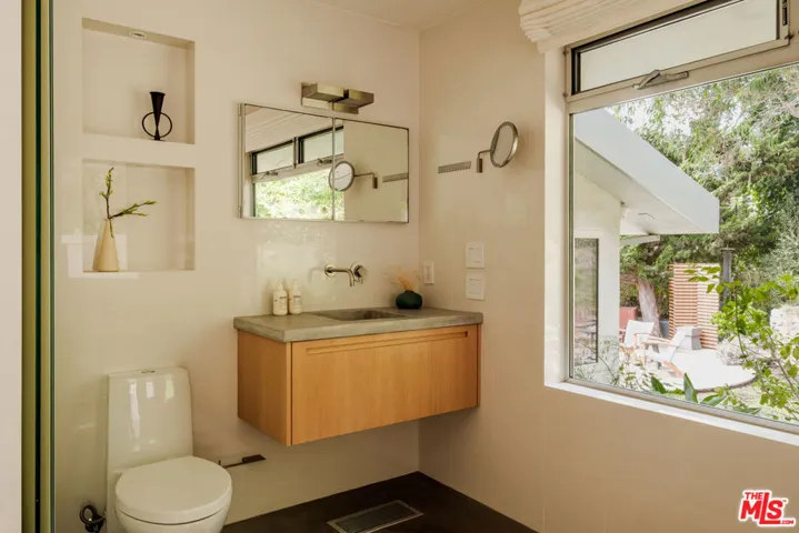 558 Stassi Lane, Santa Monica, California 90402